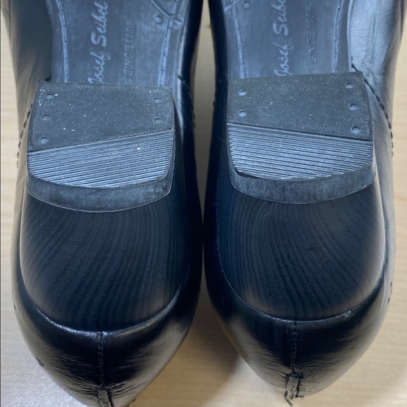 Josef Seibel Kylie Black Leather Zip up Short Ankle Bootie - Picture 9 of 10